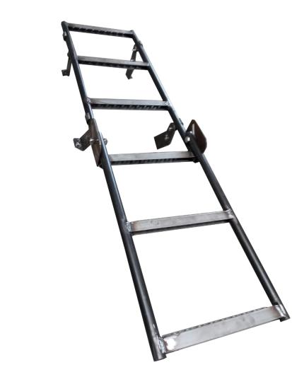 Aufstiegsleiter ausgeklaptt